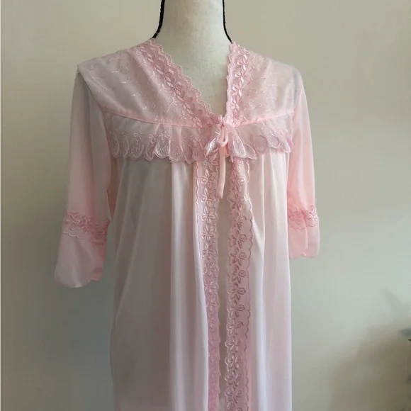 Light Pink Lace Robe - Picture 2 of 6
